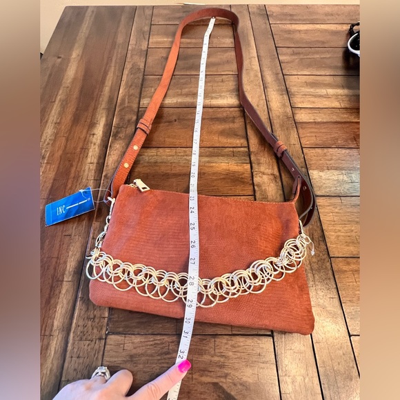NWT INC Camel Lizard Crossbody bag with Gold tone chain in front - Picture 11 of 14